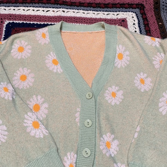 Green Flower Cardigan - One Size - Picture 3 of 7